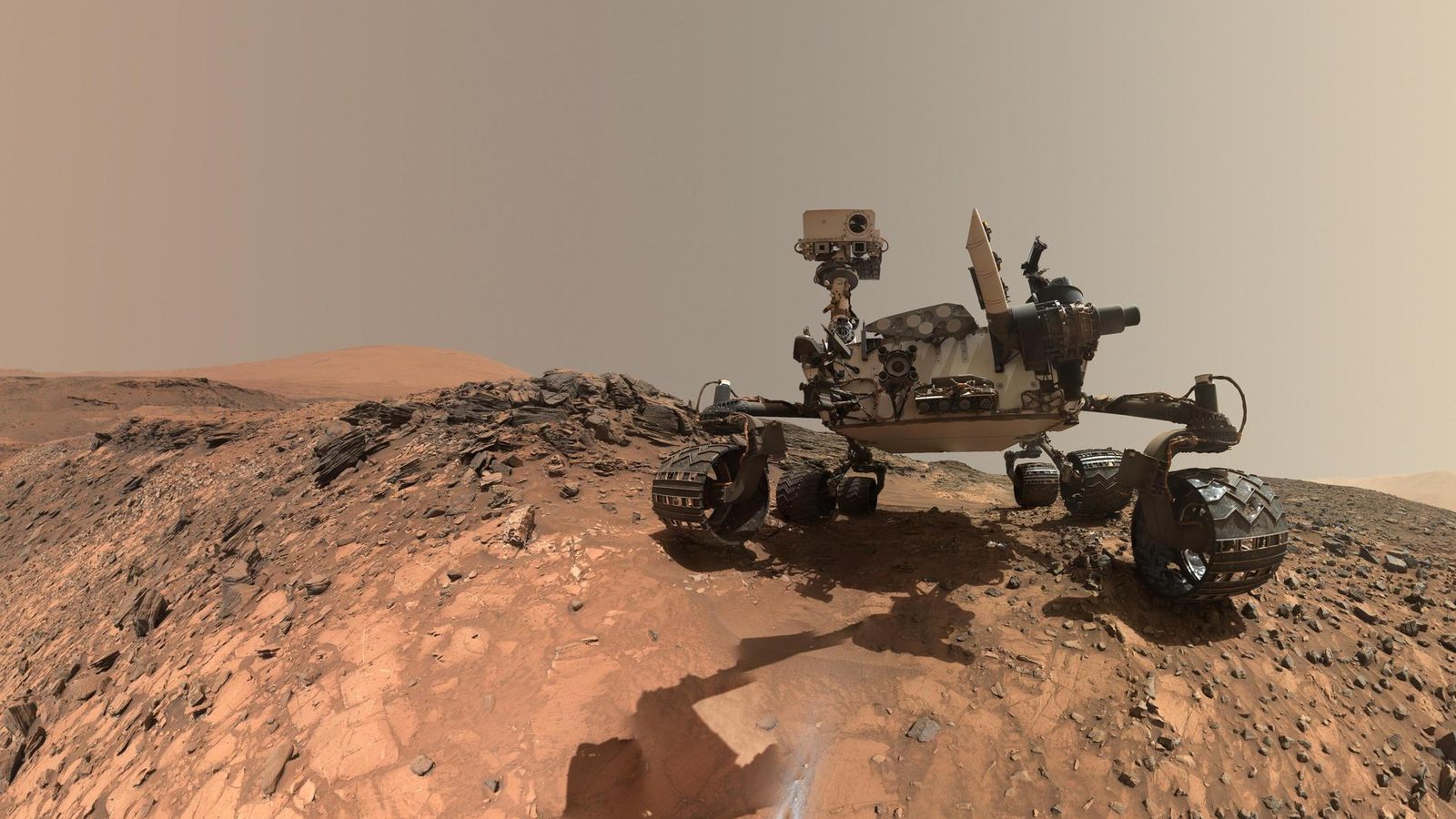 Low-angle self-portrait of the Curiosity rover on Mount Sharp, Mars, 2015